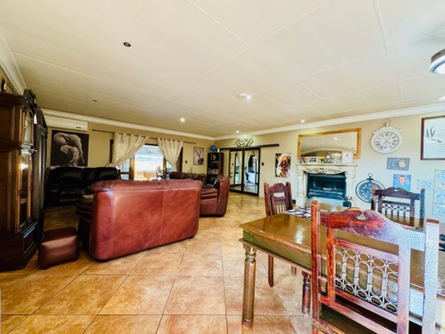 5 Bedroom Property for Sale in Kameeldrift East Gauteng