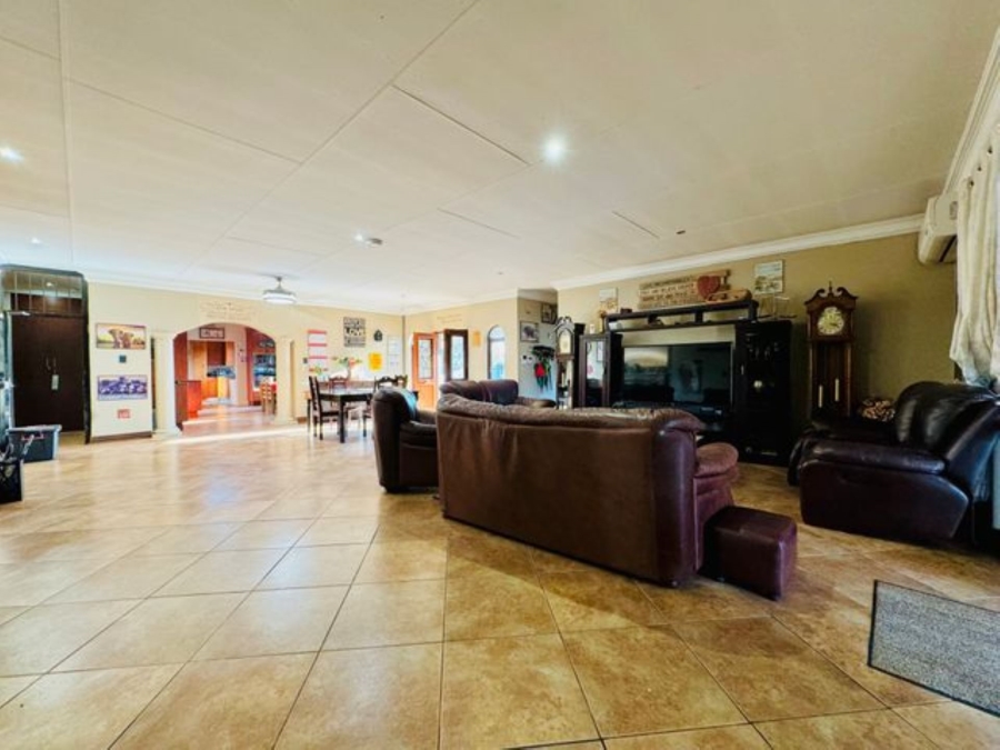 5 Bedroom Property for Sale in Kameeldrift East Gauteng