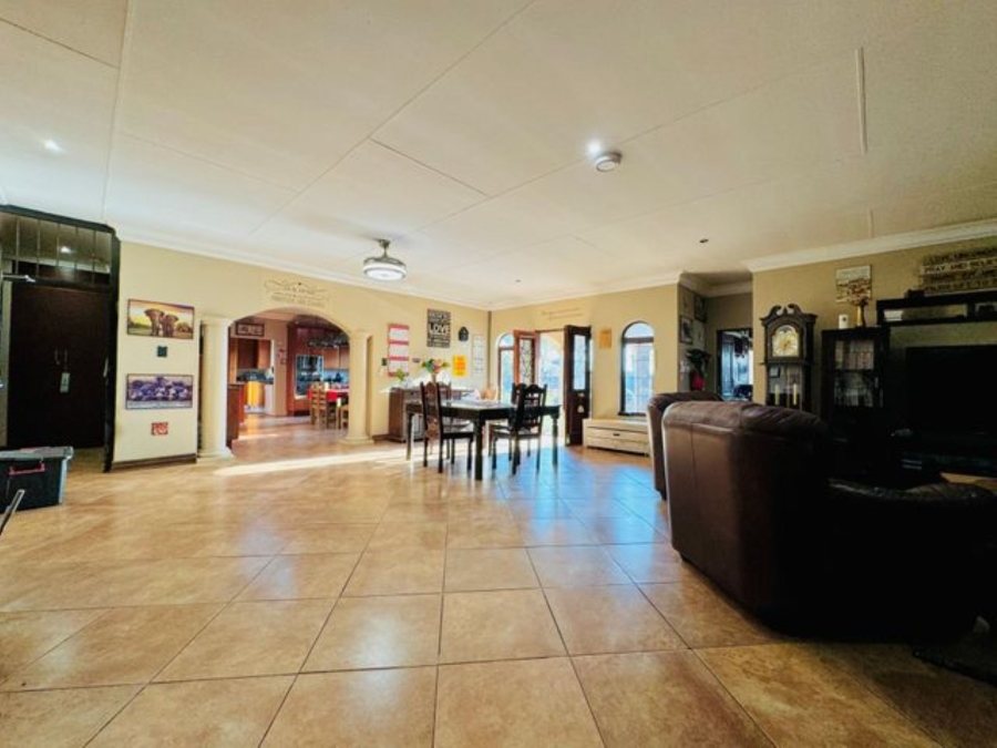 5 Bedroom Property for Sale in Kameeldrift East Gauteng