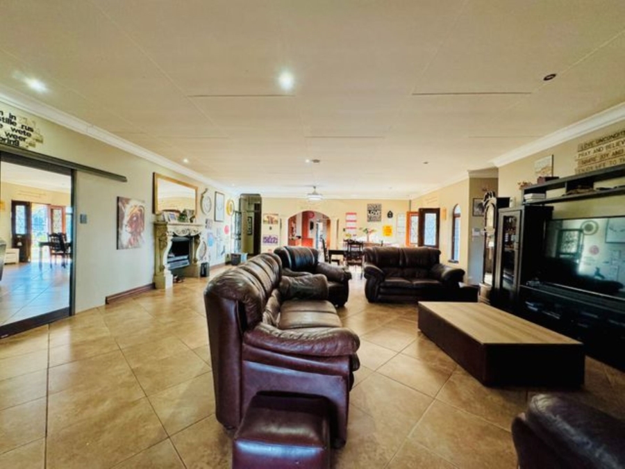5 Bedroom Property for Sale in Kameeldrift East Gauteng