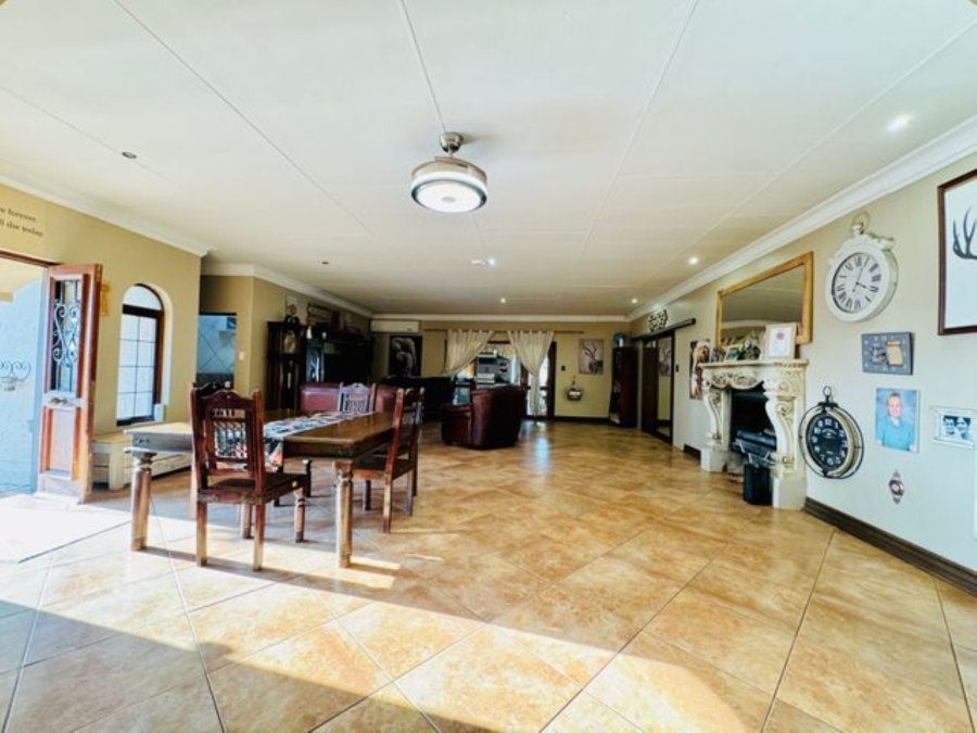 5 Bedroom Property for Sale in Kameeldrift East Gauteng