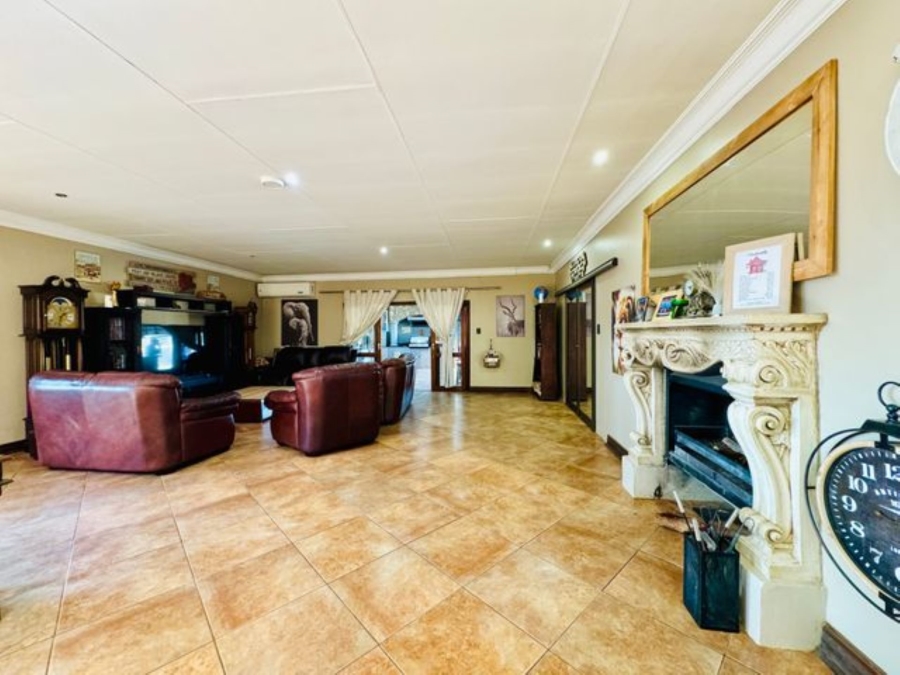 5 Bedroom Property for Sale in Kameeldrift East Gauteng