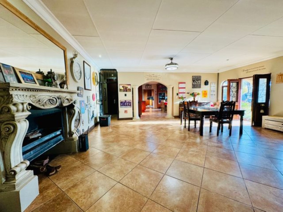 5 Bedroom Property for Sale in Kameeldrift East Gauteng