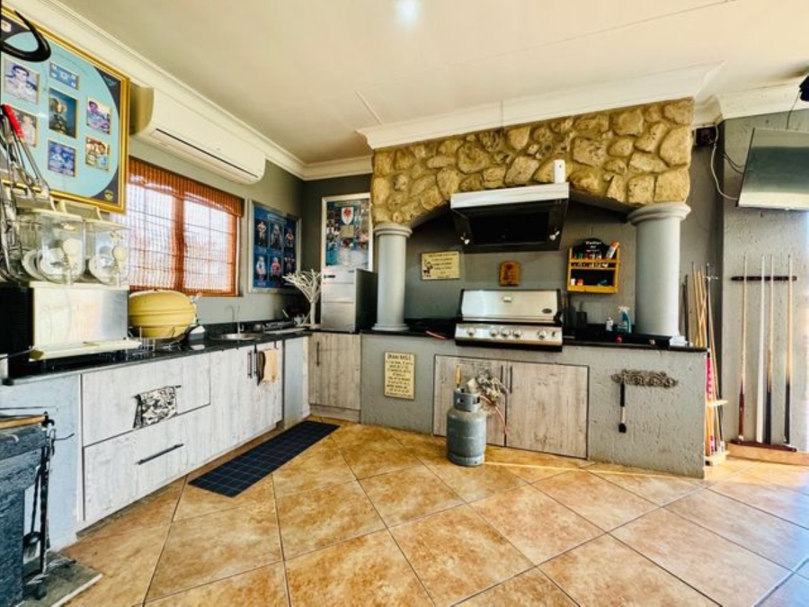 5 Bedroom Property for Sale in Kameeldrift East Gauteng