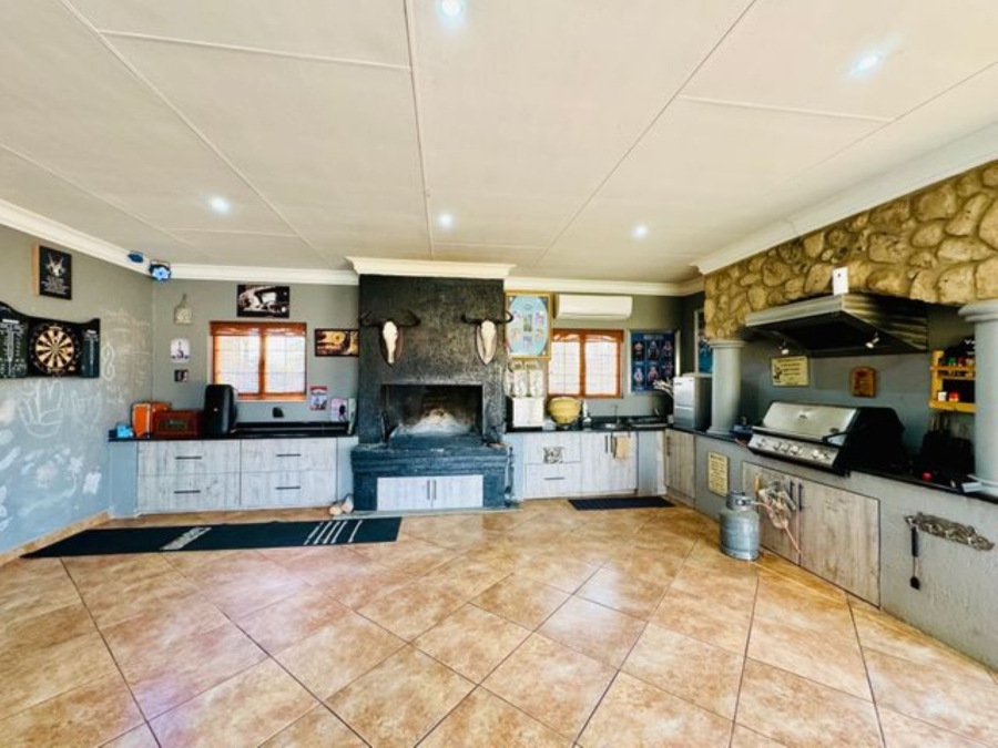 5 Bedroom Property for Sale in Kameeldrift East Gauteng
