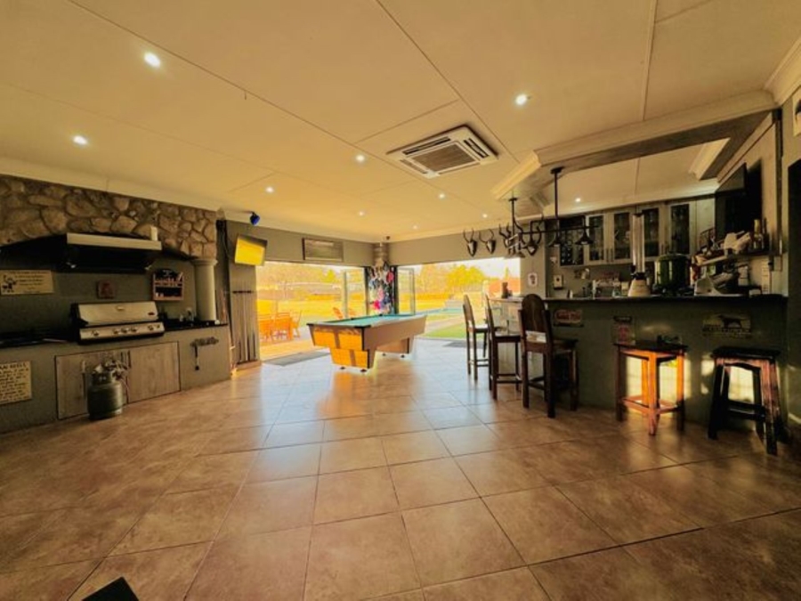 5 Bedroom Property for Sale in Kameeldrift East Gauteng