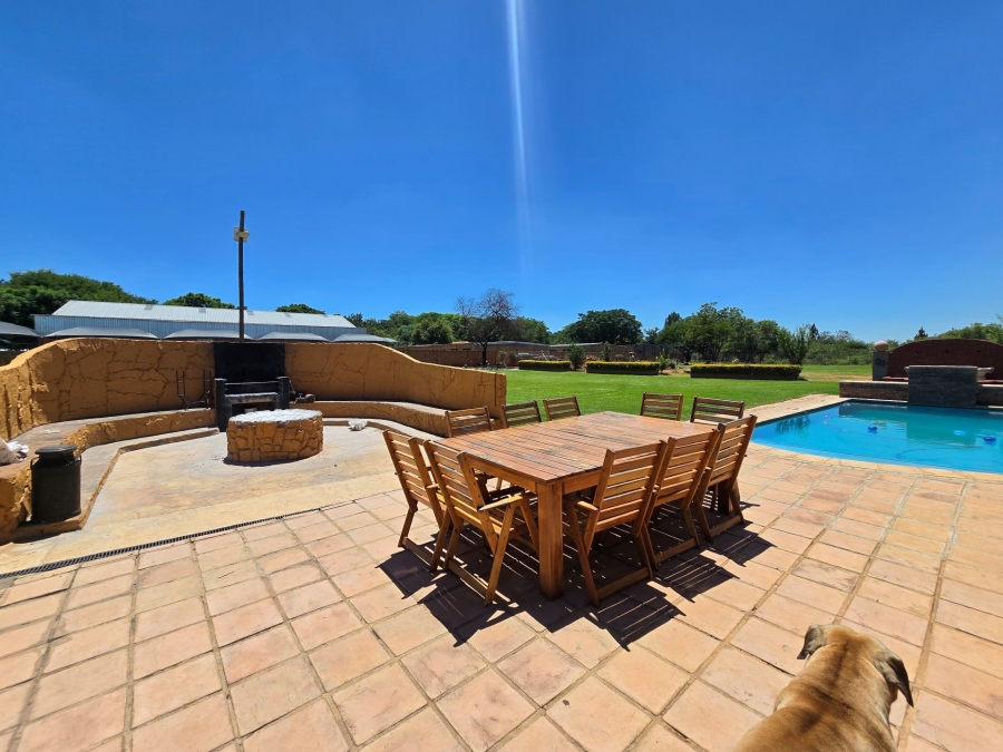 5 Bedroom Property for Sale in Kameeldrift East Gauteng