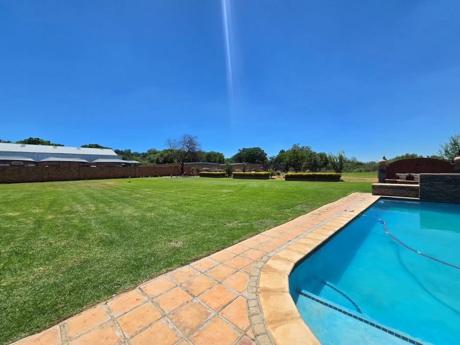 5 Bedroom Property for Sale in Kameeldrift East Gauteng