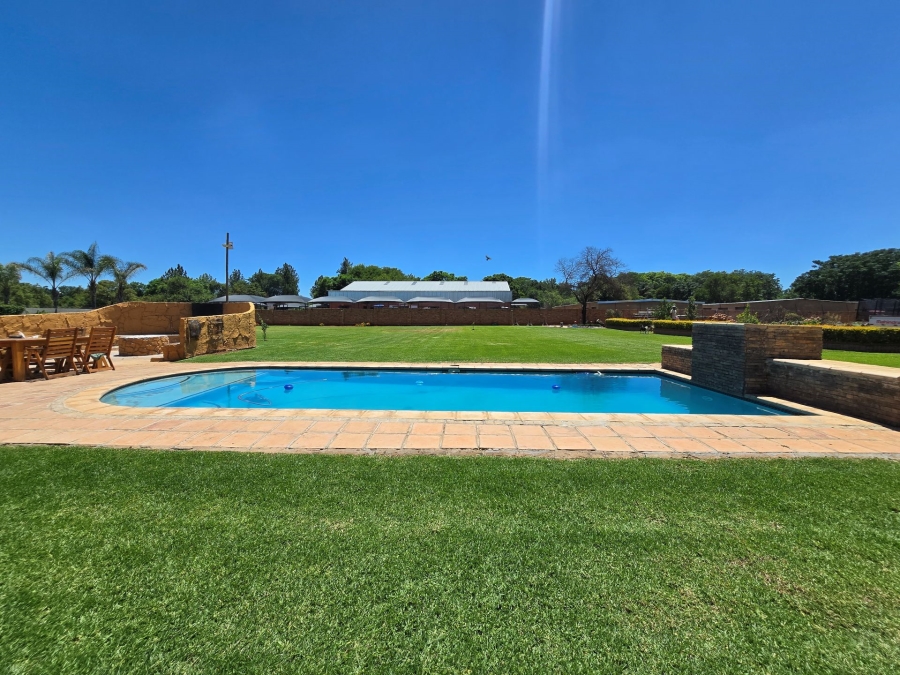 5 Bedroom Property for Sale in Kameeldrift East Gauteng