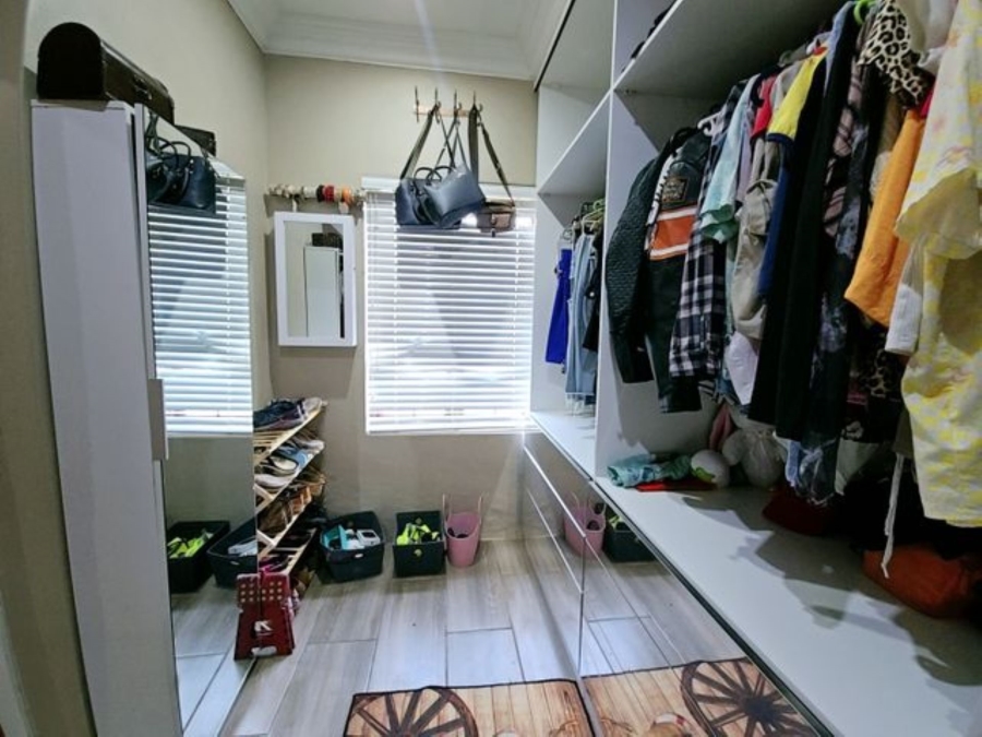 5 Bedroom Property for Sale in Kameeldrift East Gauteng