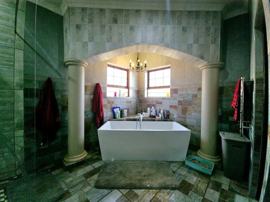 5 Bedroom Property for Sale in Kameeldrift East Gauteng