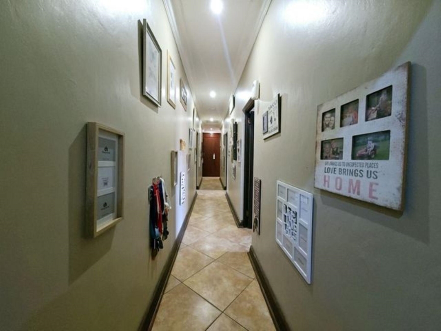 5 Bedroom Property for Sale in Kameeldrift East Gauteng