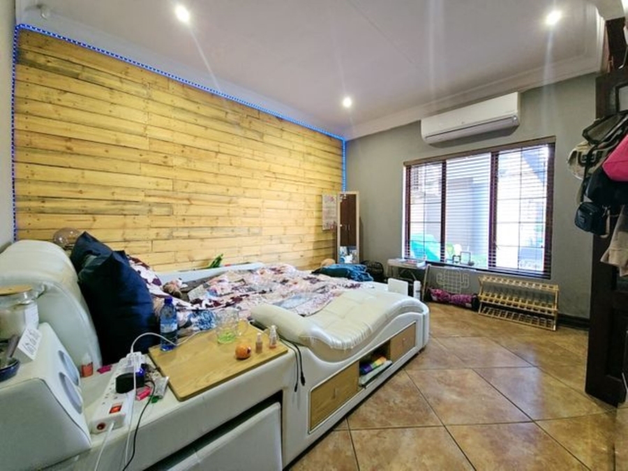 5 Bedroom Property for Sale in Kameeldrift East Gauteng