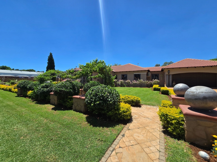5 Bedroom Property for Sale in Kameeldrift East Gauteng
