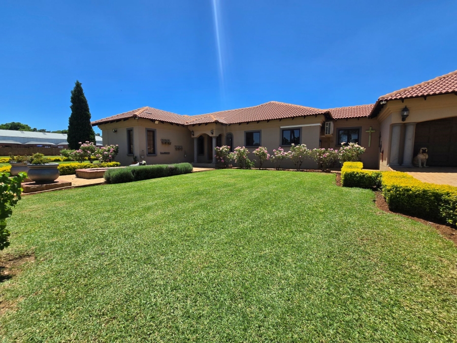 5 Bedroom Property for Sale in Kameeldrift East Gauteng