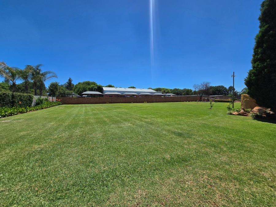 5 Bedroom Property for Sale in Kameeldrift East Gauteng