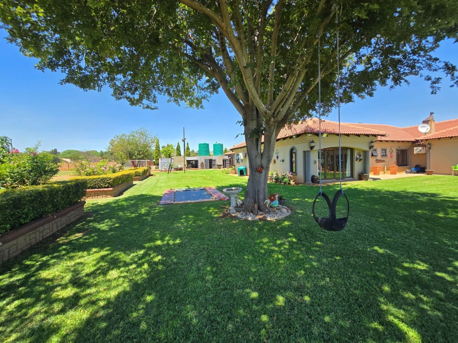 5 Bedroom Property for Sale in Kameeldrift East Gauteng