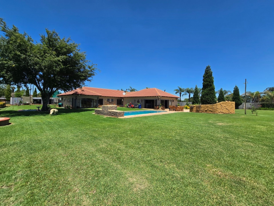 5 Bedroom Property for Sale in Kameeldrift East Gauteng