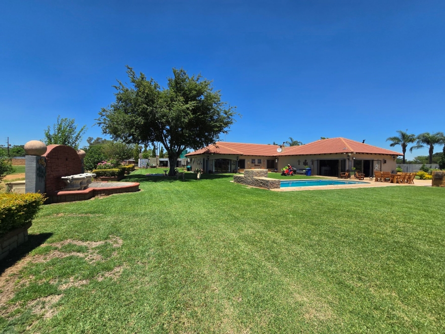 5 Bedroom Property for Sale in Kameeldrift East Gauteng