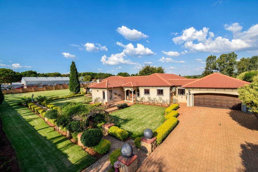 5 Bedroom Property for Sale in Kameeldrift East Gauteng