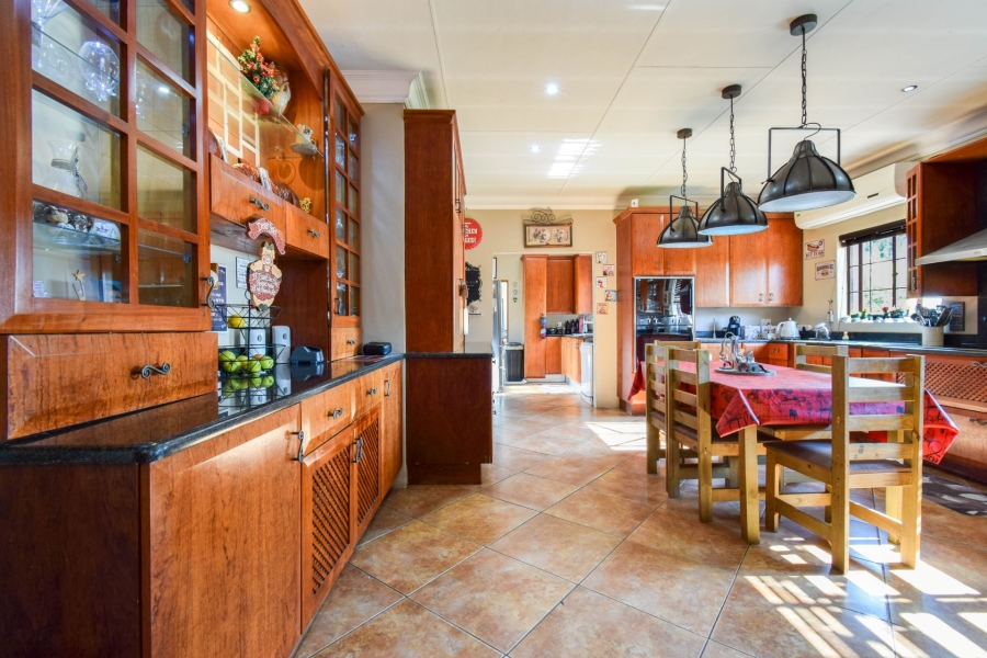 5 Bedroom Property for Sale in Kameeldrift East Gauteng