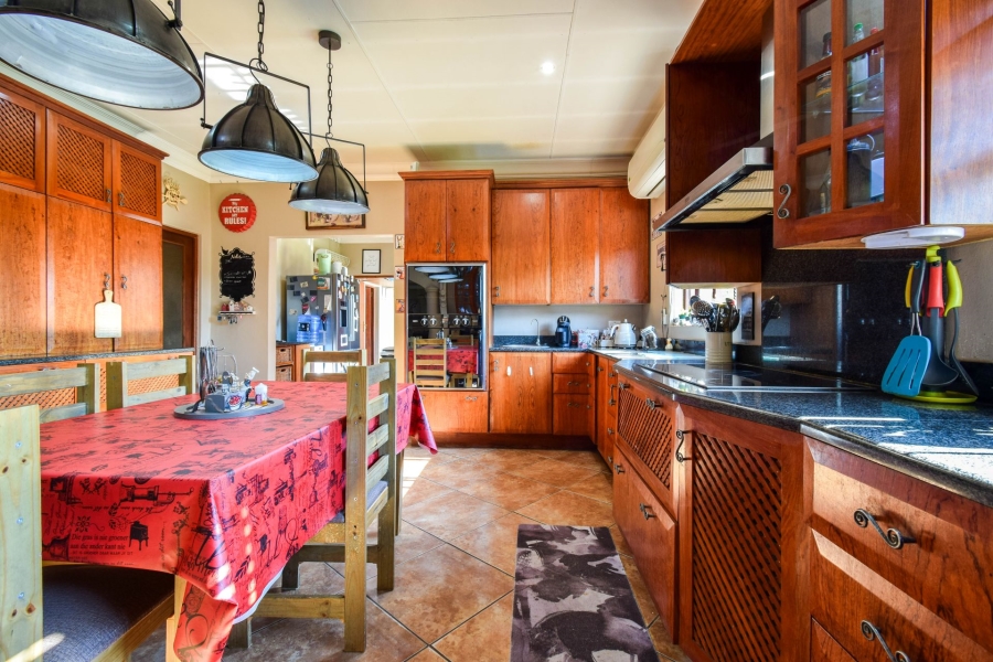 5 Bedroom Property for Sale in Kameeldrift East Gauteng