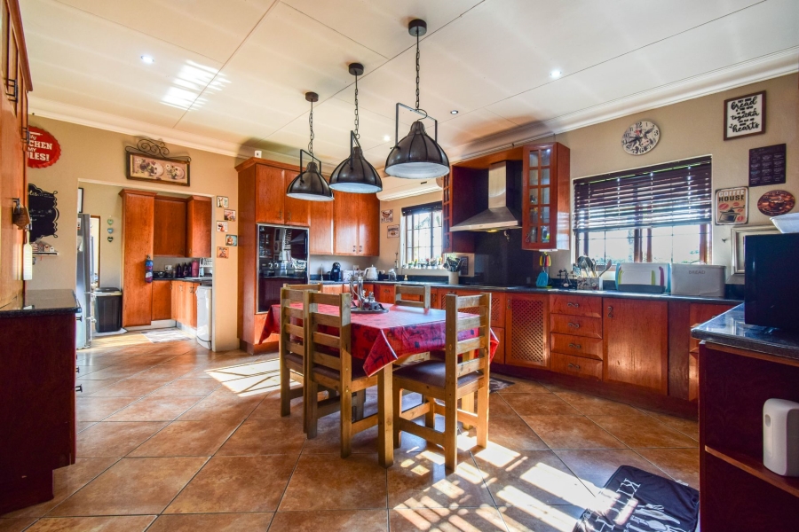 5 Bedroom Property for Sale in Kameeldrift East Gauteng