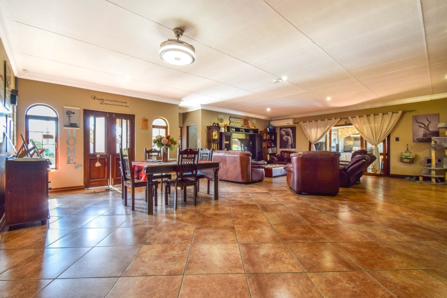 5 Bedroom Property for Sale in Kameeldrift East Gauteng