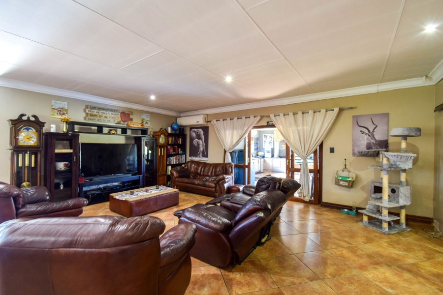 5 Bedroom Property for Sale in Kameeldrift East Gauteng