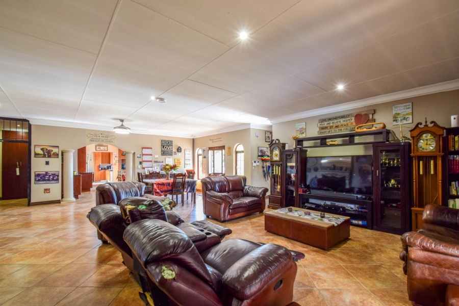 5 Bedroom Property for Sale in Kameeldrift East Gauteng
