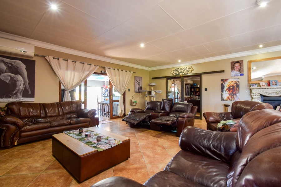 5 Bedroom Property for Sale in Kameeldrift East Gauteng