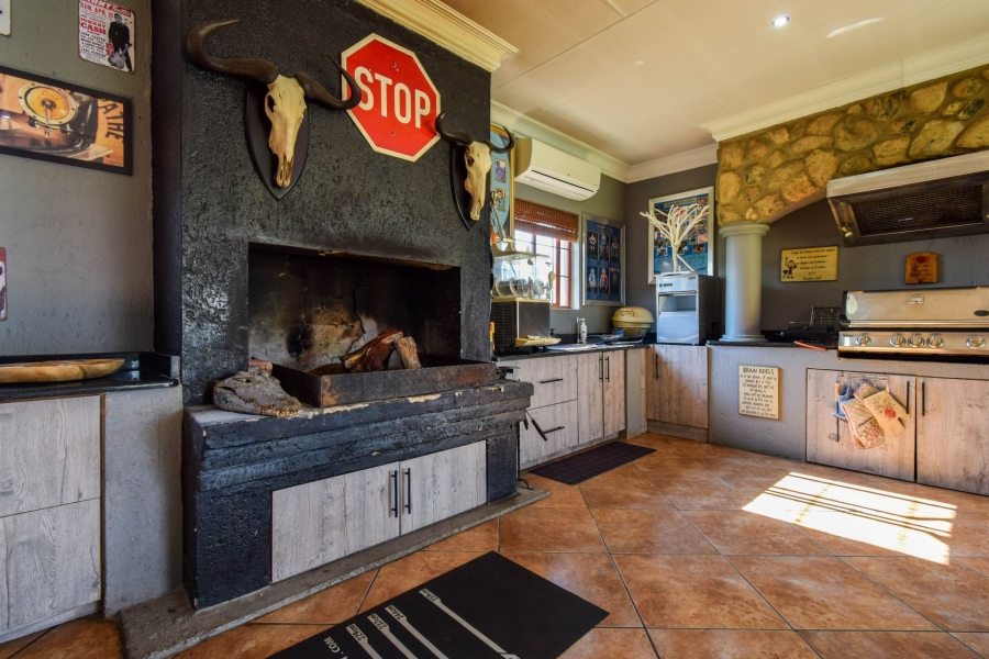 5 Bedroom Property for Sale in Kameeldrift East Gauteng