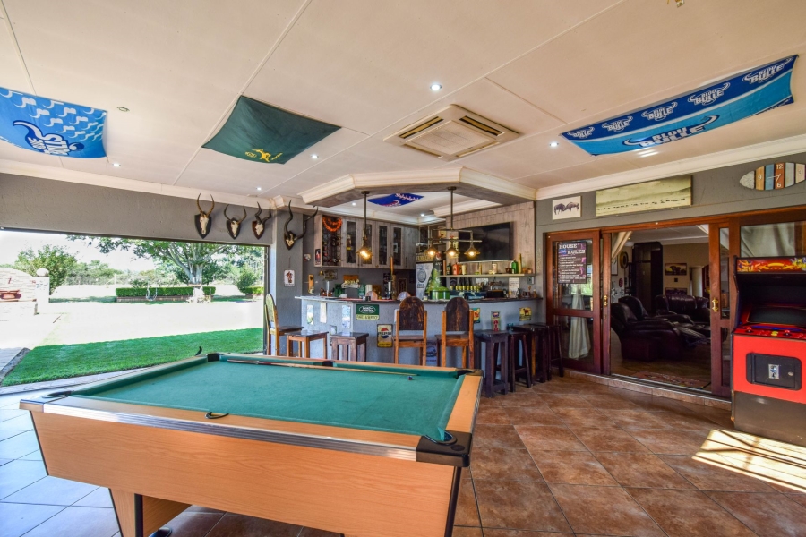 5 Bedroom Property for Sale in Kameeldrift East Gauteng