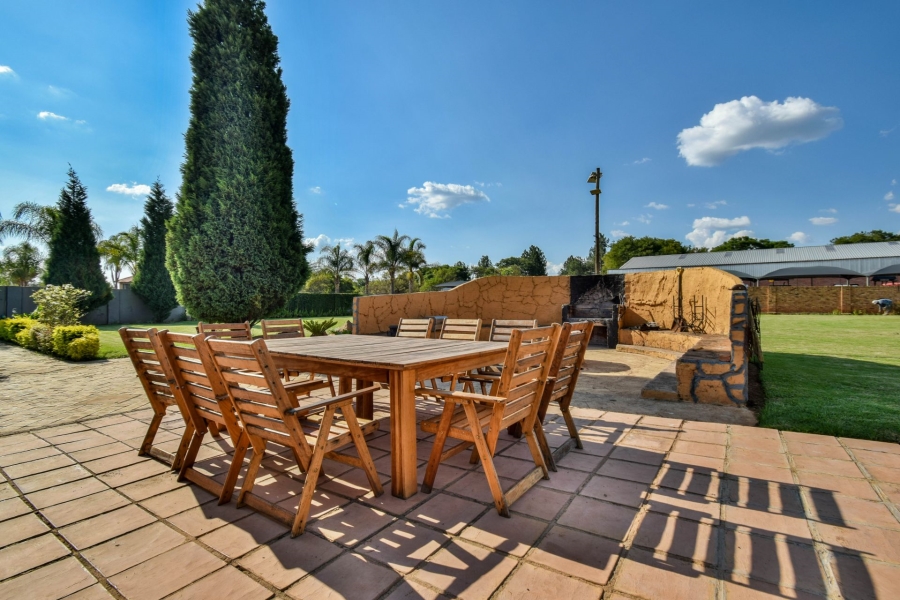 5 Bedroom Property for Sale in Kameeldrift East Gauteng