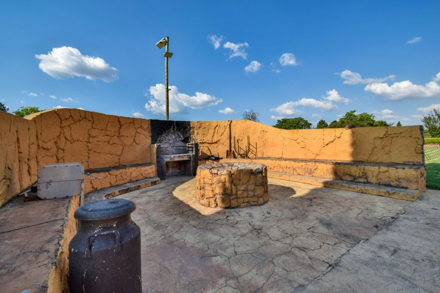 5 Bedroom Property for Sale in Kameeldrift East Gauteng