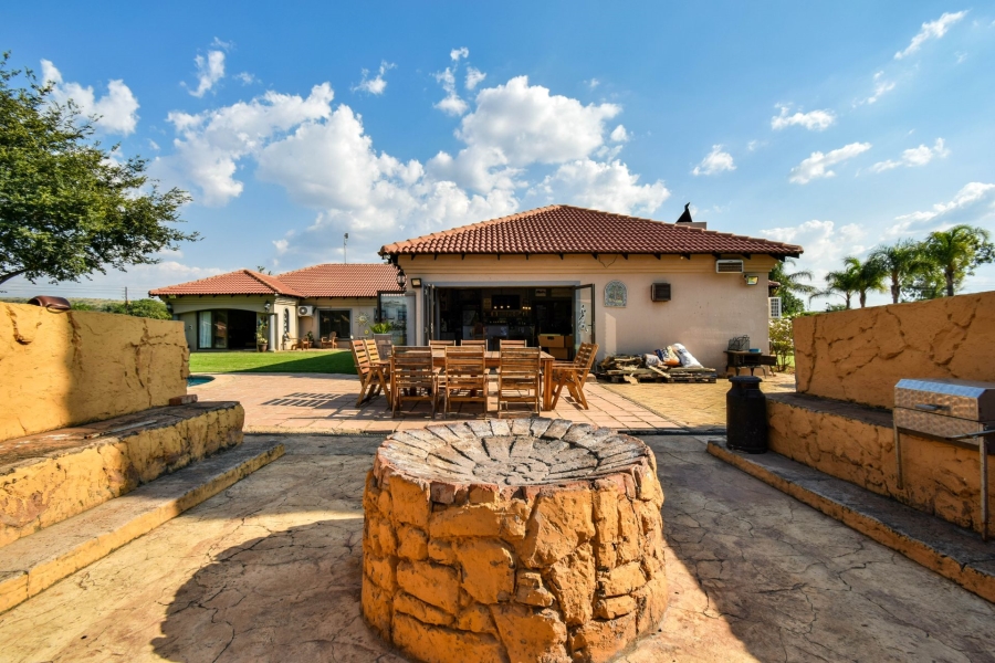 5 Bedroom Property for Sale in Kameeldrift East Gauteng