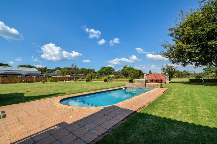 5 Bedroom Property for Sale in Kameeldrift East Gauteng