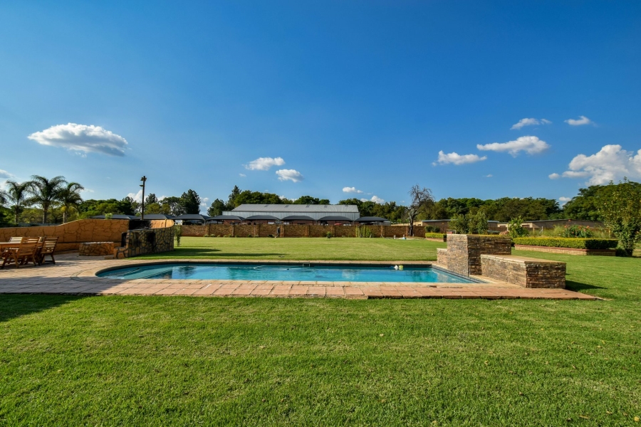 5 Bedroom Property for Sale in Kameeldrift East Gauteng