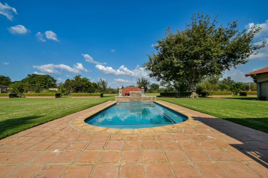 5 Bedroom Property for Sale in Kameeldrift East Gauteng