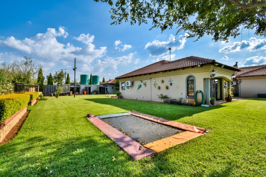 5 Bedroom Property for Sale in Kameeldrift East Gauteng