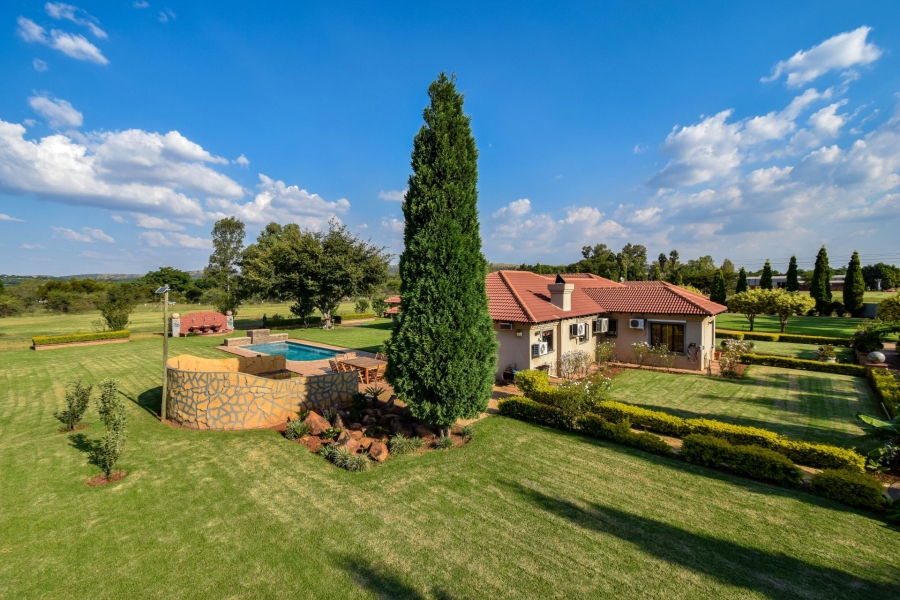 5 Bedroom Property for Sale in Kameeldrift East Gauteng