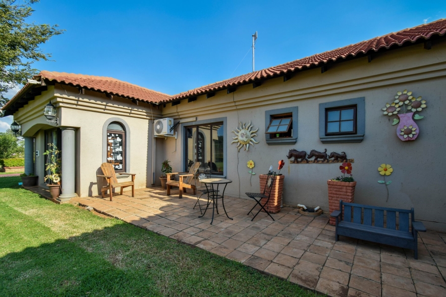 5 Bedroom Property for Sale in Kameeldrift East Gauteng