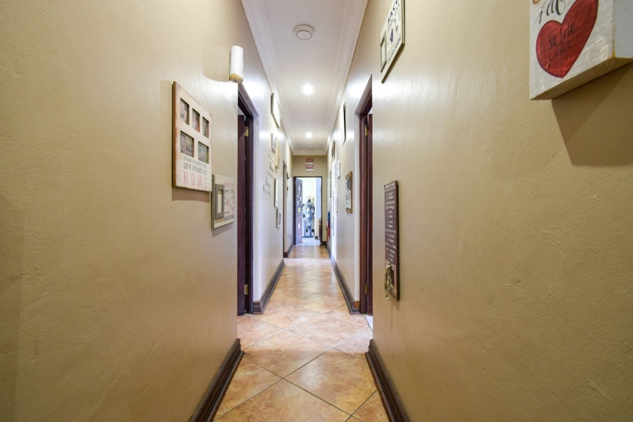 5 Bedroom Property for Sale in Kameeldrift East Gauteng