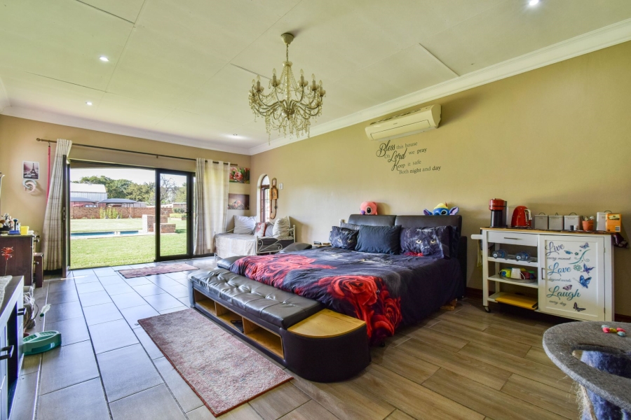 5 Bedroom Property for Sale in Kameeldrift East Gauteng