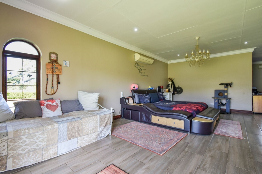 5 Bedroom Property for Sale in Kameeldrift East Gauteng