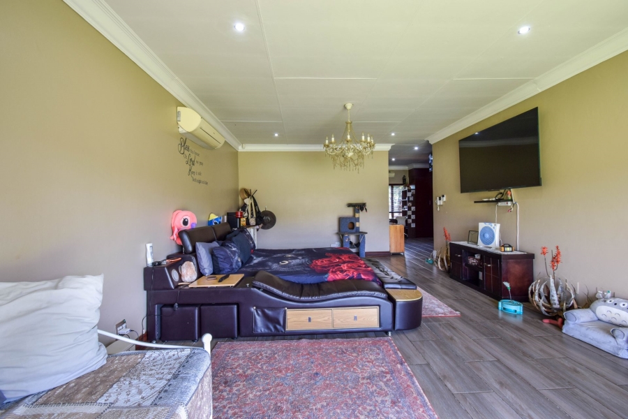 5 Bedroom Property for Sale in Kameeldrift East Gauteng