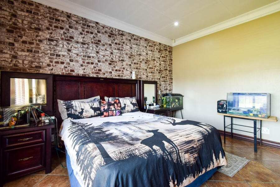 5 Bedroom Property for Sale in Kameeldrift East Gauteng