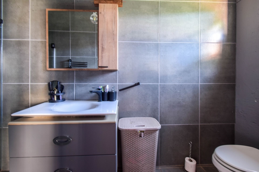 5 Bedroom Property for Sale in Kameeldrift East Gauteng