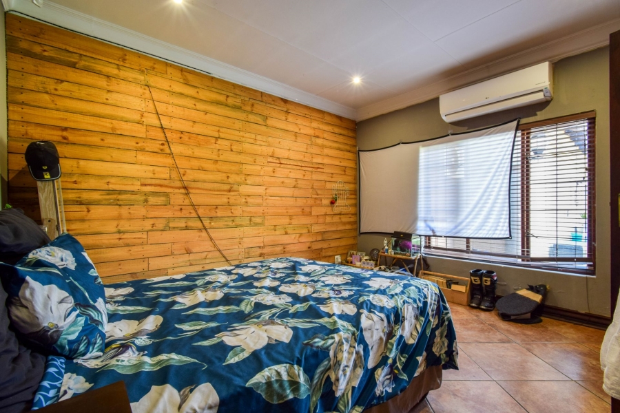 5 Bedroom Property for Sale in Kameeldrift East Gauteng