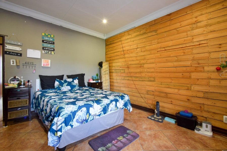 5 Bedroom Property for Sale in Kameeldrift East Gauteng